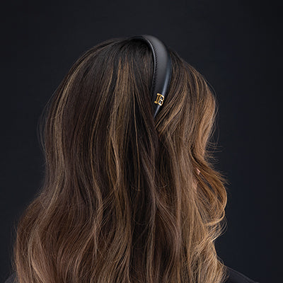 BalmainHair_Accessoires_SignatureCollection_Leather_Puffed_Headband_HJ_GP_HB_L_B_LOGO_P_Model_02_SOCIAL.jpg