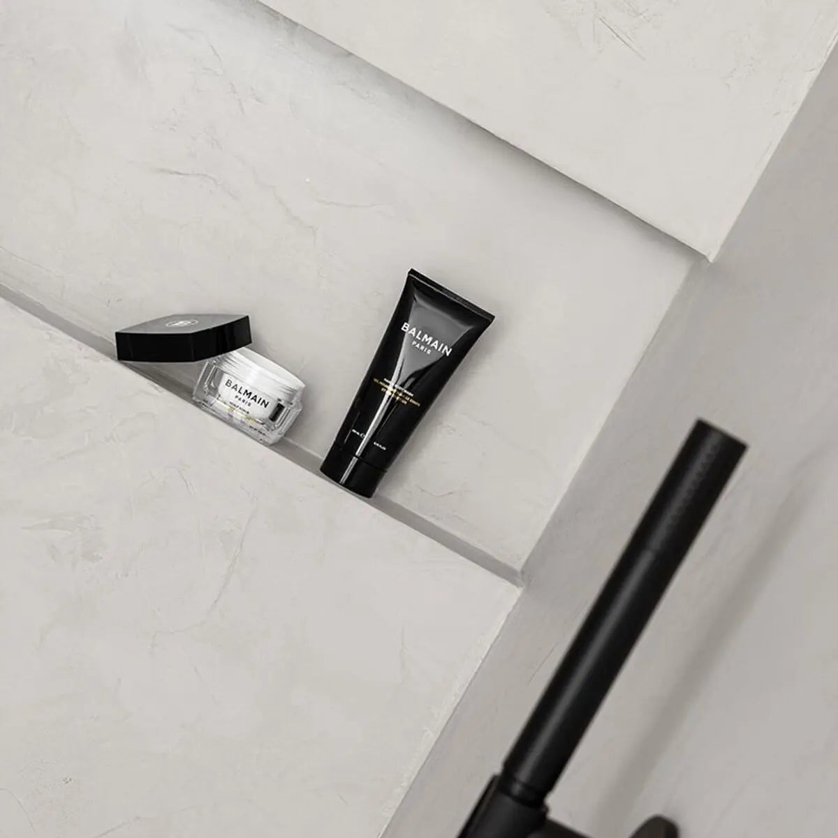 balmainhair_balmainhomme_products_mood_02_social_800x800_2111__25453.webp